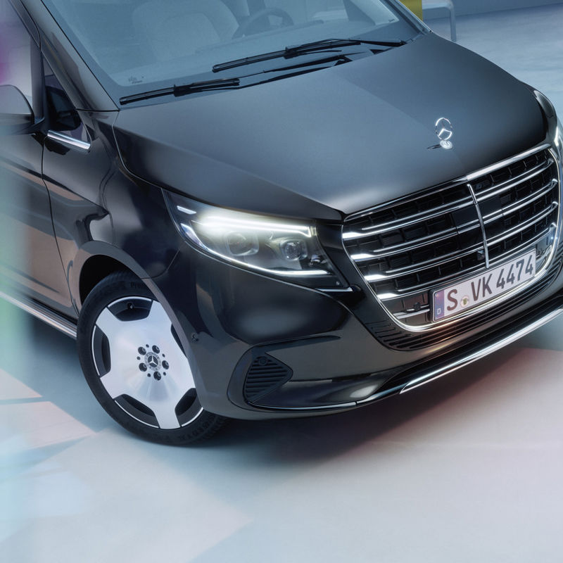 9101469 2023 MB Vans MM V Class EXCL Lifestyle Sideshot 1 V04a