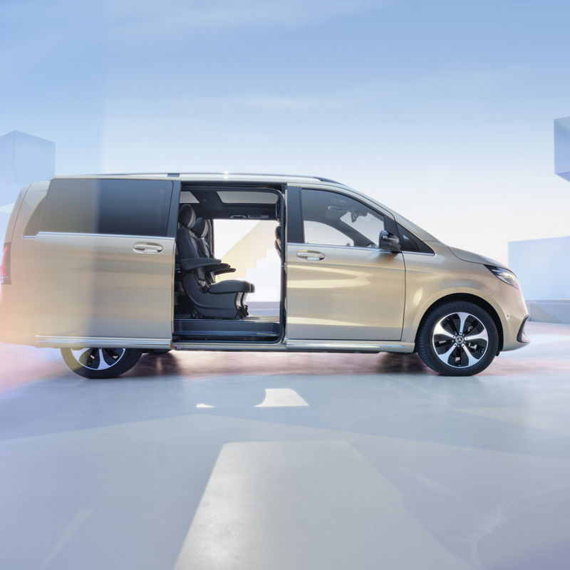 9101622 2023 MB Vans MM EQV Lifestyle Sideshot 6 V4a